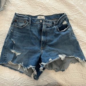 Abercrombie curve love 4 inch mom shorts
